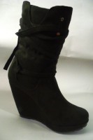 BOTAS TACON CORRIDO $49.000 UNIDAD VALOR DOCENA $588.000 AGAMUZADO SINTETICO 